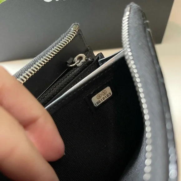 Chanel Timeless/Classique black patent leather wallet - Picture 7 of 8